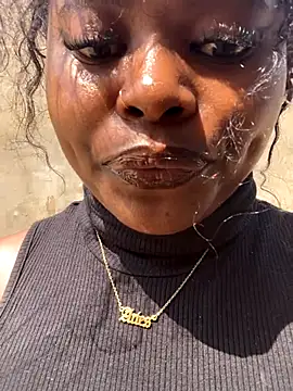 Snapshot of DiamondGoddes chatting on November 6, 7:56 am DiamondGoddes online show from November 6, 7:56 am