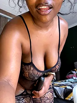 Snapshot of DiamondGoddes chatting on November 14, 8:18 am DiamondGoddes online show from November 14, 8:18 am