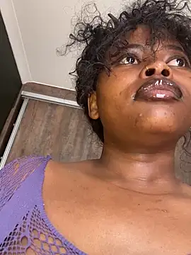 Snapshot of DiamondGoddes chatting on November 15, 9:24 am DiamondGoddes online show from November 15, 9:24 am