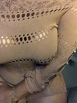 Snapshot of DiamondGoddes chatting on February 28, 6:20 pm DiamondGoddes online show from February 28, 6:20 pm