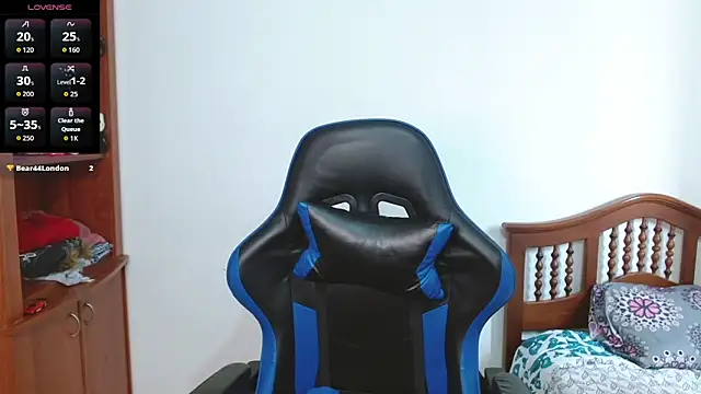 Snapshot of alexaa08 chatting on October 29, 2:05 pm alexaa08 online show from October 29, 2:05 pm