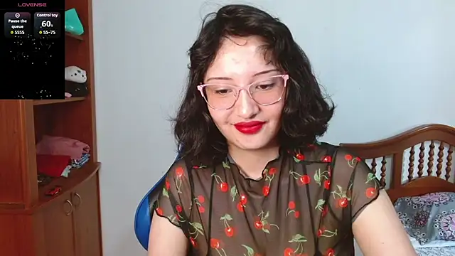 Snapshot of alexaa08 chatting on October 21, 1:54 pm alexaa08 online show from October 21, 1:54 pm