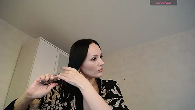 Devil Goddess online show from November 28, 1:11 pm