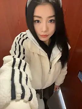 Snapshot of Asia-Melody chatting on February 11, 7:54 am Asia-Melody online show from February 11, 7:54 am