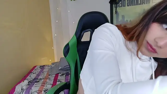 Snapshot of kittyzenn chatting on April 9, 10:05 pm kittyzenn online show from April 9, 10:05 pm