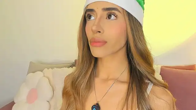 StormiRusso online show from December 23, 1:05 am