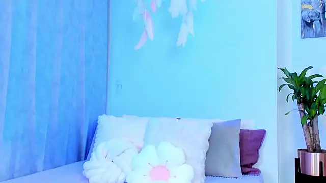 StormiRusso online show from March 7, 3:29 am