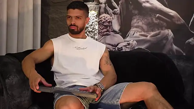 DannSaenz online show from November 25, 2:28 pm