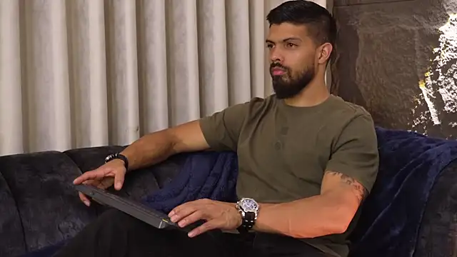 DannSaenz online show from November 18, 11:57 am