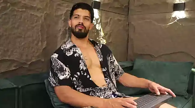 Snapshot of DannSaenz chatting on March 5, 12:05 am DannSaenz online show from March 5, 12:05 am