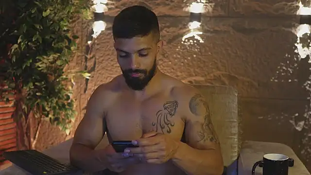 Snapshot of DannSaenz chatting on September 25, 1:22 am DannSaenz online show from September 25, 1:22 am