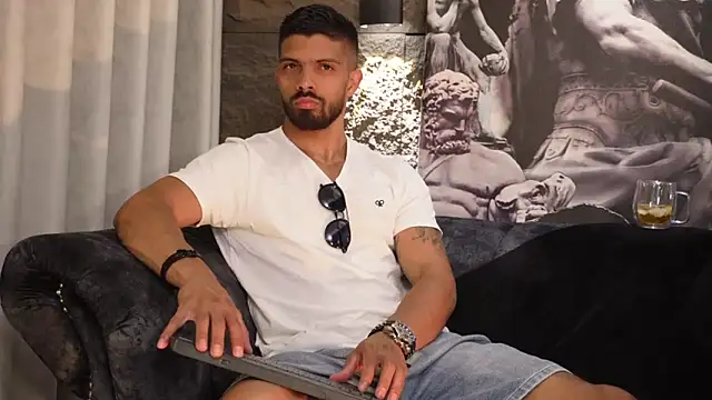 DannSaenz online show from November 21, 4:17 pm