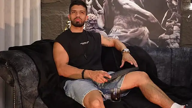 DannSaenz online show from November 26, 8:42 pm