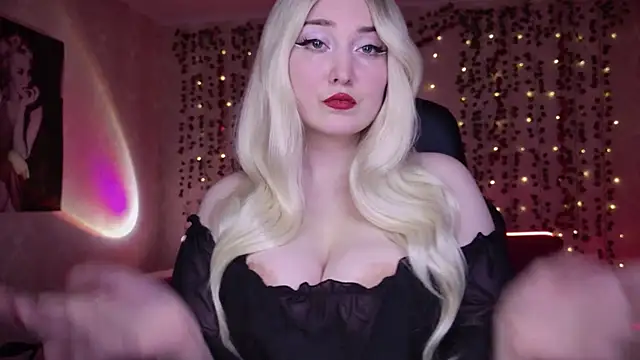 AllisonBlack  online show from November 9, 8:13 pm