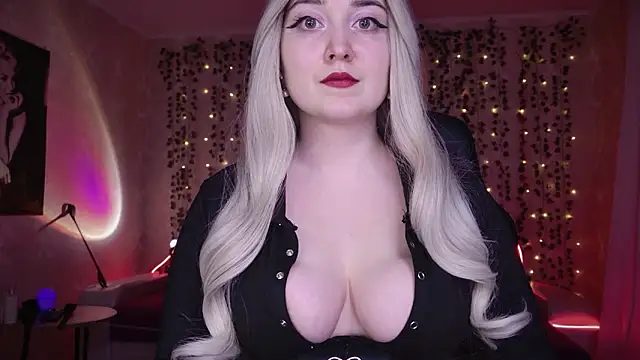 Snapshot of AllisonBlack_ chatting on February 7, 8:50 pm AllisonBlack online show from February 7, 8:50 pm