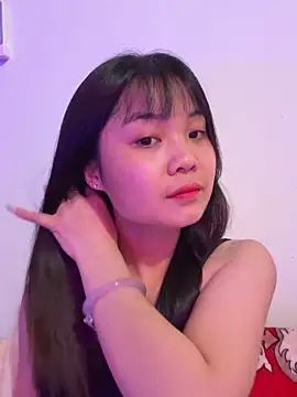 Snapshot of Maeve2k5 chatting on December 4, 7:18 am Maeve2k5 online show from December 4, 7:18 am