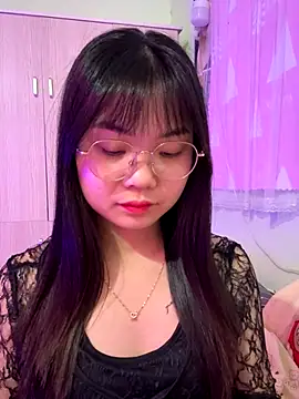 Snapshot of Maeve2k5 chatting on December 1, 6:36 am Maeve2k5 online show from December 1, 6:36 am