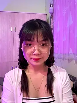 Snapshot of Maeve2k5 chatting on December 2, 2:12 am Maeve2k5 online show from December 2, 2:12 am