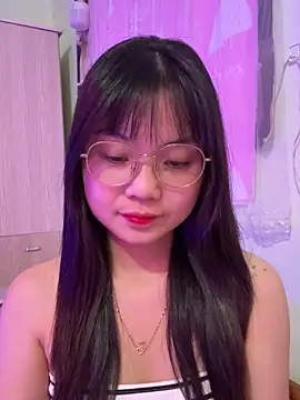 Snapshot of Maeve2k5 chatting on November 20, 7:53 am Maeve2k5 online show from November 20, 7:53 am