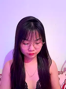 Snapshot of Maeve2k5 chatting on December 3, 12:55 am Maeve2k5 online show from December 3, 12:55 am