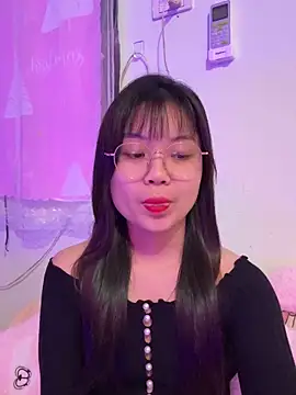 Snapshot of Maeve2k5 chatting on October 29, 12:42 am Maeve2k5 online show from October 29, 12:42 am