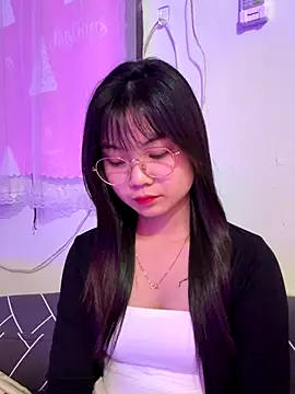 Snapshot of Maeve2k5 chatting on November 1, 11:04 am Maeve2k5 online show from November 1, 11:04 am