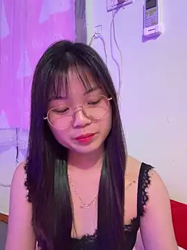 Snapshot of Maeve2k5 chatting on October 28, 12:37 pm Maeve2k5 online show from October 28, 12:37 pm