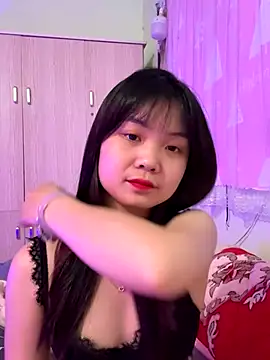 Snapshot of Maeve2k5 chatting on October 30, 1:37 am Maeve2k5 online show from October 30, 1:37 am