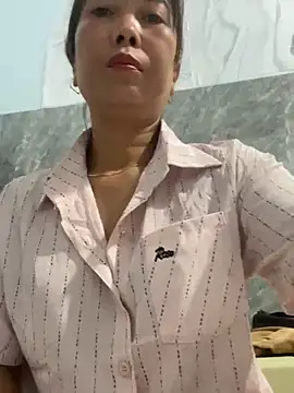 Linaannn online show from November 2, 9:42 pm