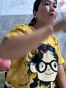 Snapshot of Linaannn chatting on October 17, 11:28 pm Linaannn online show from October 17, 11:28 pm