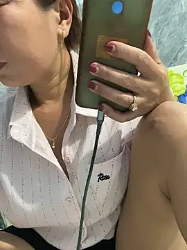 Linaannn online show from February 4, 11:38 am