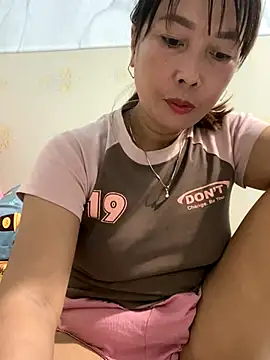 Snapshot of Linaannn chatting on September 19, 12:25 am Linaannn online show from September 19, 12:25 am