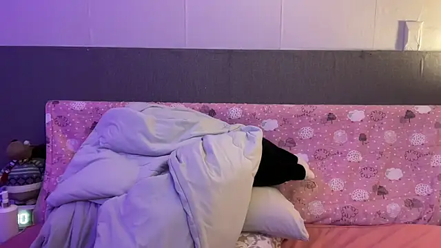 Snapshot of Ashepova000 chatting on December 4, 1:03 pm Ashepova000 online show from December 4, 1:03 pm