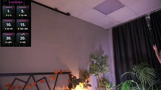 Snapshot of LindaThacker chatting on November 7, 4:39 am LindaThacker online show from November 7, 4:39 am