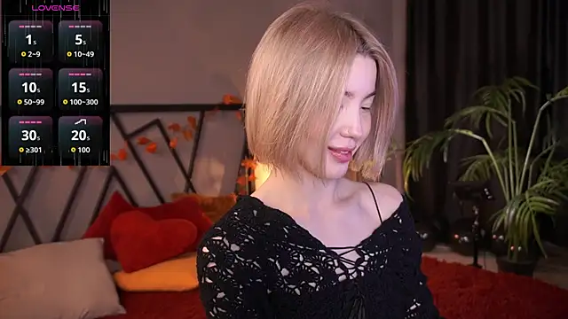 Snapshot of LindaThacker chatting on November 13, 4:27 am LindaThacker online show from November 13, 4:27 am