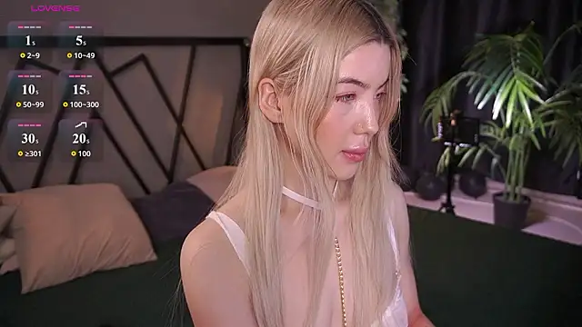 LindaThacker online show from March 13, 4:28 am