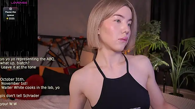 Snapshot of LindaThacker chatting on October 28, 4:24 am LindaThacker online show from October 28, 4:24 am