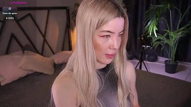 LindaThacker online show from March 17, 4:26 am