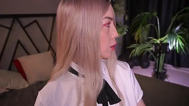 LindaThacker online show from April 14, 4:39 am