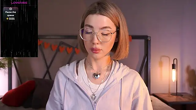 Snapshot of LindaThacker chatting on March 6, 8:19 am LindaThacker online show from March 6, 8:19 am