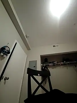 sissyhellokitty00 online show from December 18, 8:42 am