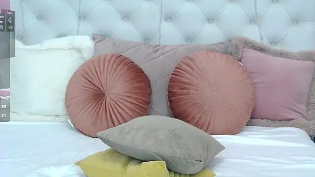 Snapshot of VioletUmi chatting on February 28, 2:20 pm VioletUmi online show from February 28, 2:20 pm