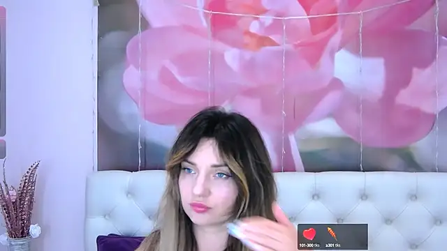 Snapshot of VioletUmi chatting on September 20, 9:25 am VioletUmi online show from September 20, 9:25 am
