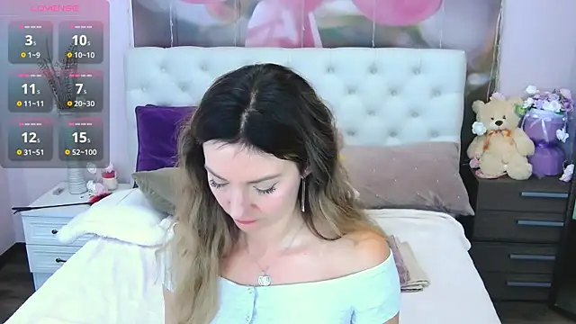 Snapshot of VioletUmi chatting on September 23, 7:59 am VioletUmi online show from September 23, 7:59 am