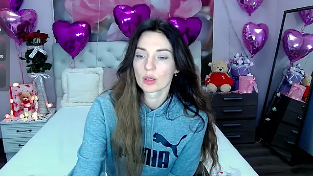 Snapshot of VioletUmi chatting on February 9, 8:54 am VioletUmi online show from February 9, 8:54 am