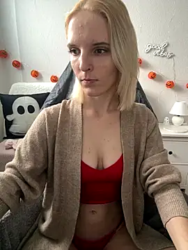 Snapshot of Luna_Lacroix chatting on October 21, 10:47 am Luna Lacroix online show from October 21, 10:47 am