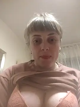 Snapshot of CoddessCrystal chatting on February 2, 6:40 pm CoddessCrystal online show from February 2, 6:40 pm