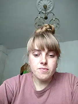 Snapshot of CoddessCrystal chatting on October 6, 11:44 am CoddessCrystal online show from October 6, 11:44 am