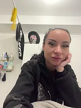 Snapshot of cara_mella chatting on March 3, 7:37 am cara mella online show from March 3, 7:37 am