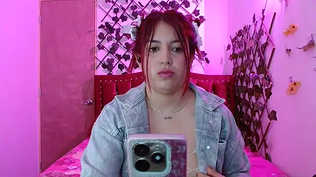 Snapshot of Melani_cute02 chatting on December 4, 9:14 pm Melani cute02 online show from December 4, 9:14 pm